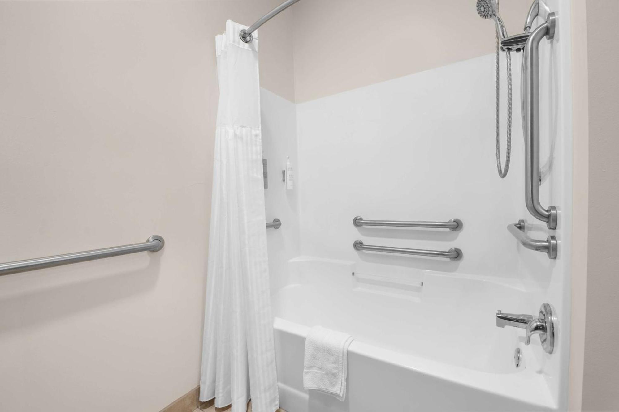 Spark By Hilton Minot Exterior photo